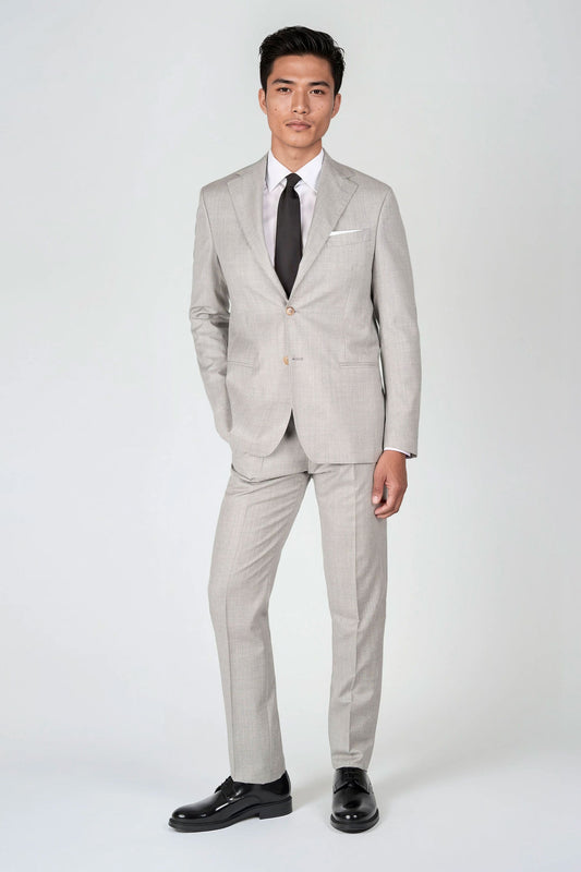 Tailored suit in pure virgin wool