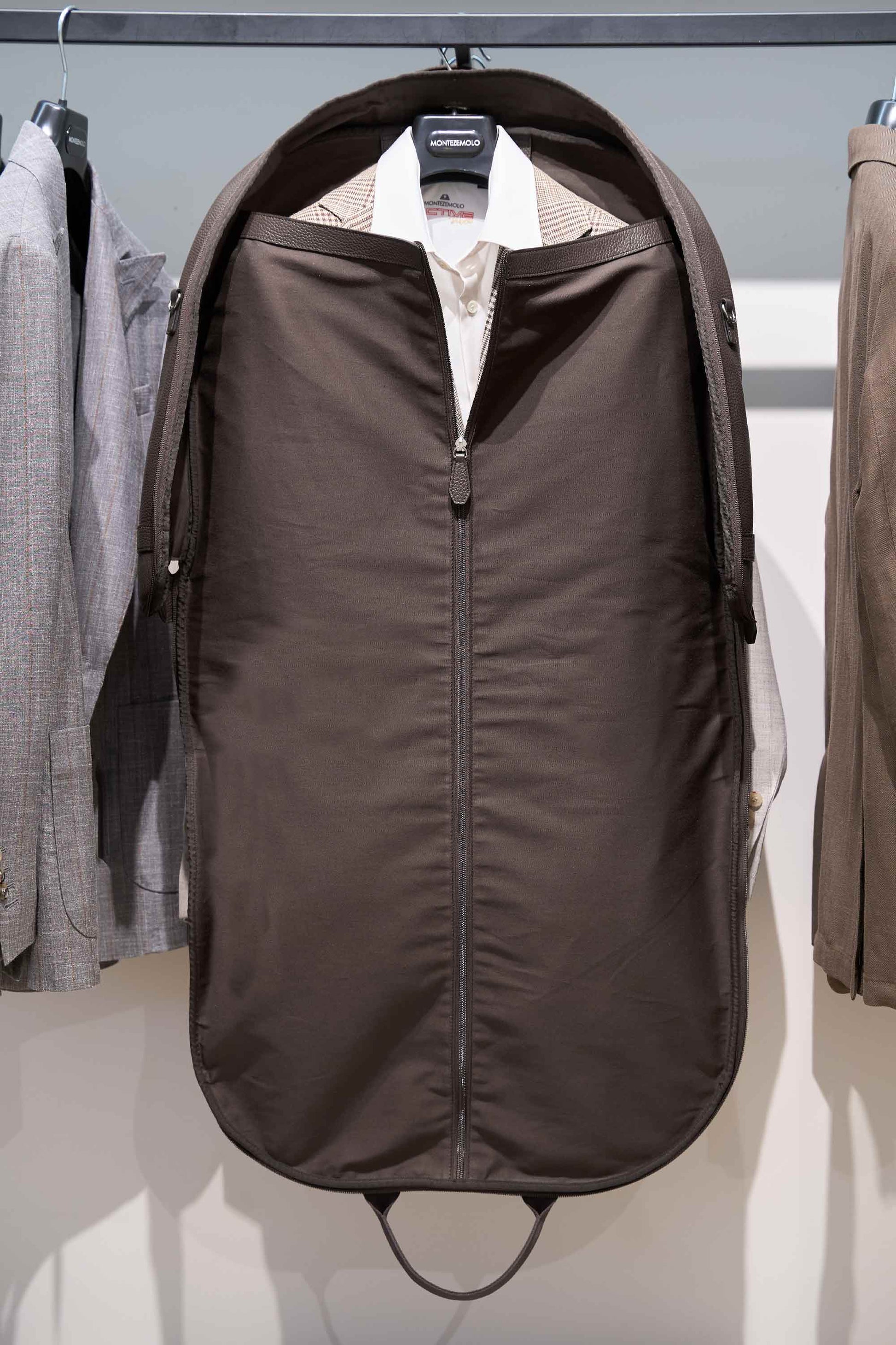 Full-Grain Dollar Leather Garment Travel Bag - MONTEZEMOLO